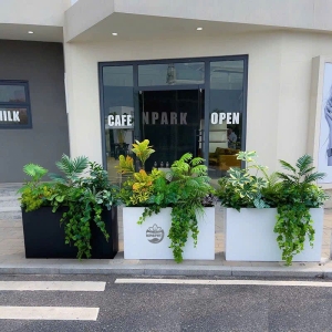 Chậu composite hình chữ nhật đặt ven đường