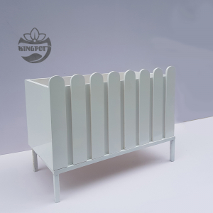 Chậu composite hàng rào trắng