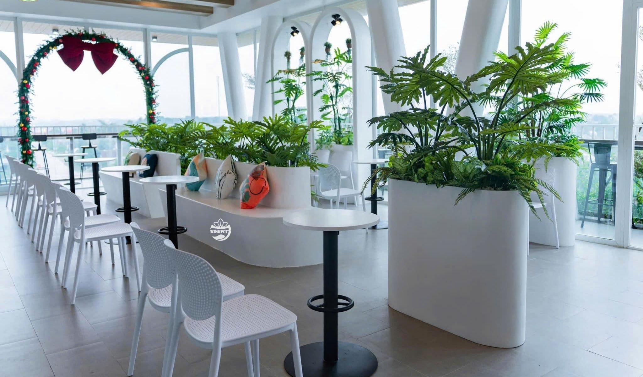 Chậu composite cho quán café phong cách hiện đại, nhẹ và bền